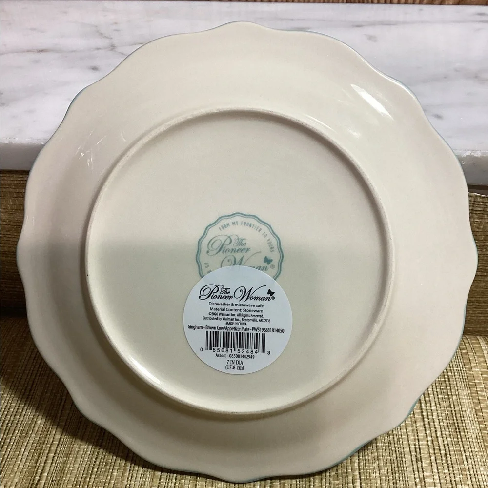 New The Pioneer Woman Cream Scalloped Plate with Cows